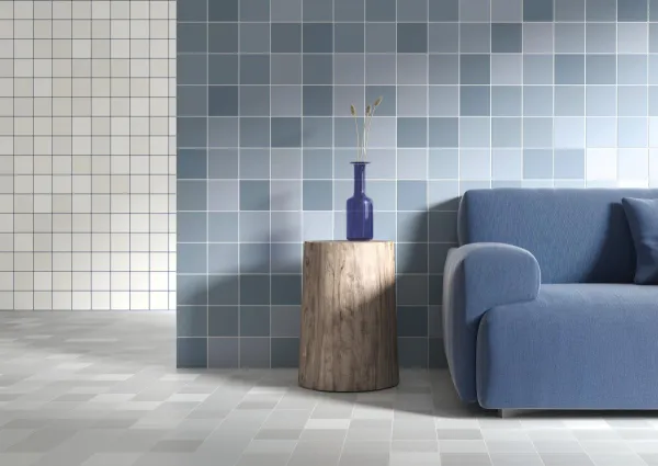 Espacio de la casa con azulejos efecto monocolor en tonos fríos, colección Rubik de Harmony