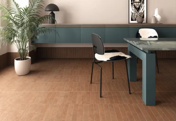 Espacio de la casa con azulejos efecto monocolor en tonos cálidos, colección Stage de Equipe