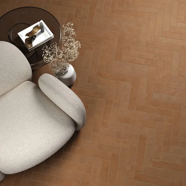 Espacio de la casa con azulejos efecto monocolor en tonos cálidos, colección Stage de Equipe