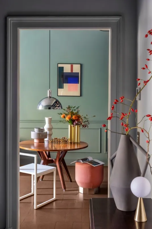Espacio de la casa con azulejos efecto monocolor en tonos cálidos, colección Terramater de Marazzi