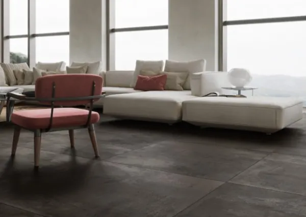 Espacio de la casa con azulejos efecto óxido en tonos neutros, colección Metallic de Aparici