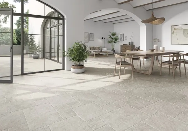 Espacio de la casa con azulejos efecto piedra en tonos neutros, colección Agora de Colorker