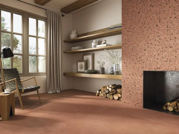 Espacio de la casa con azulejos efecto piedra en tonos cálidos, colección Argillae de Ape