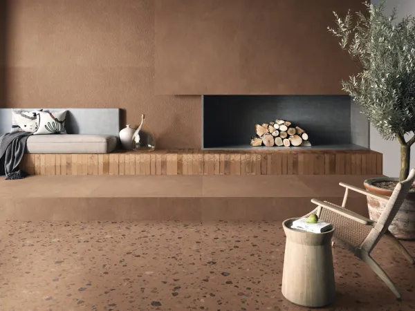 Espacio de la casa con azulejos efecto piedra en tonos cálidos, colección Argillae de Ape