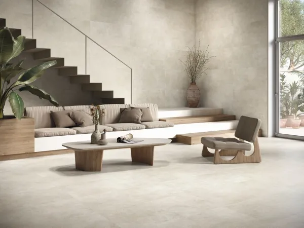 Espacio de la casa con azulejos efecto piedra en tonos cálidos, colección Asphalt de Baldocer