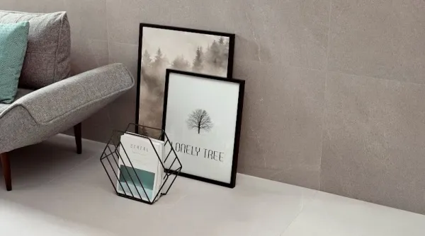 Espacio de la casa con azulejos efecto piedra en tonos neutros, colección Bellevue de STN