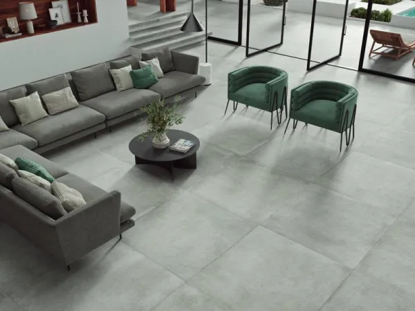 Espacio de la casa con azulejos efecto piedra en tonos neutros, colección Dakota de Durstone