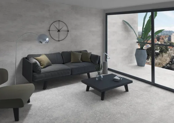 Espacio de la casa con azulejos efecto piedra en tonos neutros, colección Grain stone de Navarti