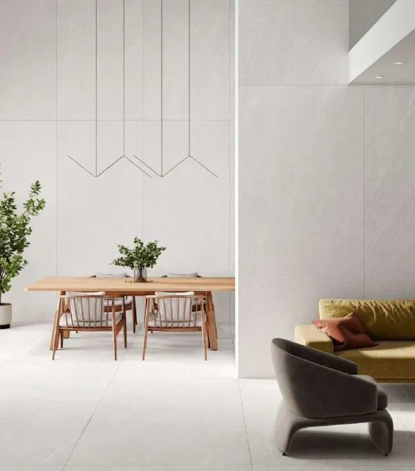 Espacio de la casa con azulejos efecto piedra en tonos neutros, colección Halton de Alaplana