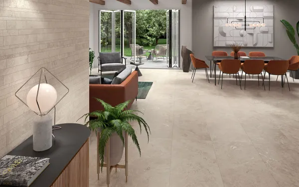Espacio de la casa con azulejos efecto piedra en tonos cálidos, colección Liberty de Colorker