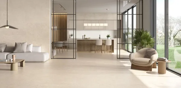 Espacio de la casa con azulejos efecto piedra en tonos cálidos, colección Luxor de Colorker