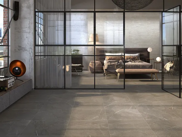 Espacio de la casa con azulejos efecto piedra en tonos neutros, colección Madison de Colorker