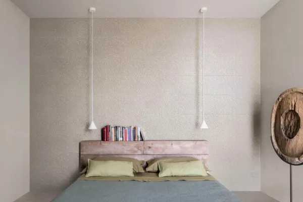 Espacio de la casa con azulejos efecto piedra en tonos cálidos, colección Naturalia de Marazzi
