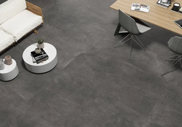 Espacio de la casa con azulejos efecto piedra en tonos neutros, colección Newton de Ecoceramic