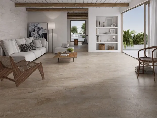 Espacio de la casa con azulejos efecto piedra en tonos cálidos, colección Petra de Fanal
