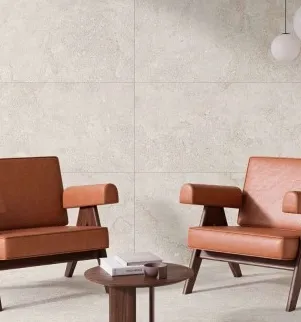 Espacio de la casa con azulejos efecto piedra en tonos cálidos, colección Portland de Alaplana