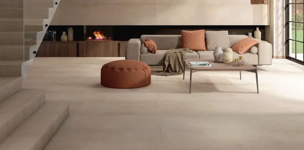 Espacio de la casa con azulejos efecto piedra en tonos cálidos, colección Posets de Natucer