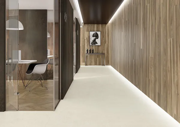 Espacio de la casa con azulejos efecto piedra en tonos cálidos, colección Roadstone de TAU ceràmica