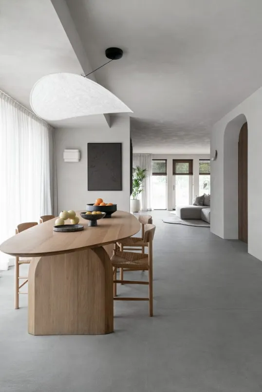 Espacio de la casa con azulejos efecto piedra en tonos neutros, colección Slow cold de Marazzi
