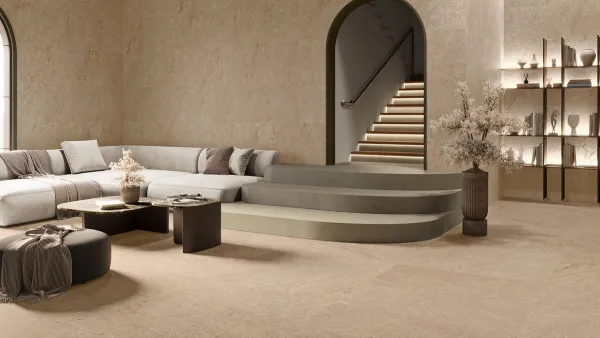 Espacio de la casa con azulejos efecto piedra en tonos cálidos, colección Solaris de Colorker
