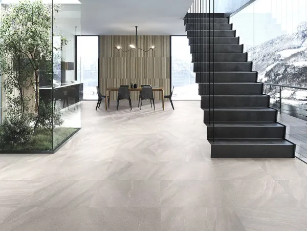 Espacio de la casa con azulejos efecto piedra en tonos neutros, colección Stoneage de Metropol