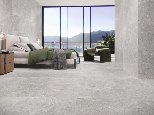 Espacio de la casa con azulejos efecto piedra en tonos neutros, colección Stoneland de Baldocer
