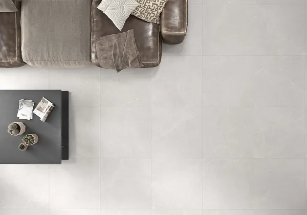 Espacio de la casa con azulejos efecto piedra en tonos neutros, colección Storm - storm rock de Argenta
