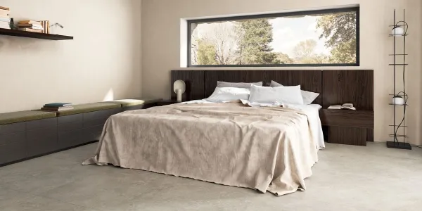 Espacio de la casa con azulejos efecto piedra en tonos cálidos, colección Tivoli de Marazzi