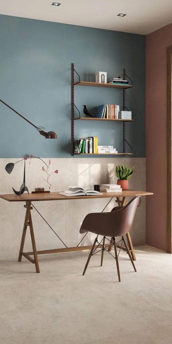 Espacio de la casa con azulejos efecto piedra en tonos cálidos, colección Tivoli de Marazzi