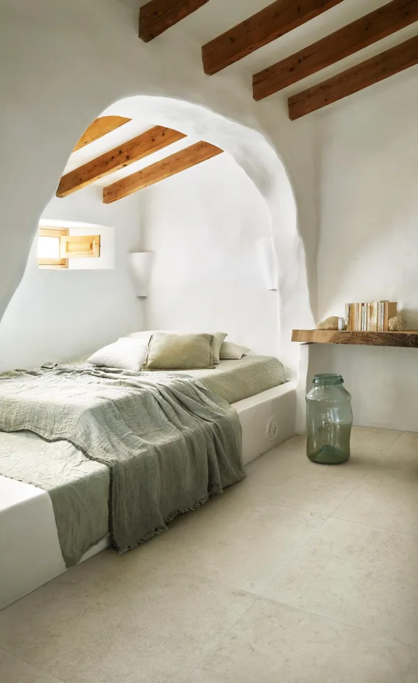 Espacio de la casa con azulejos efecto piedra, colección Uniche de Marazzi