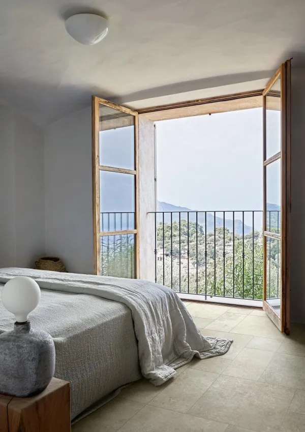 Espacio de la casa con azulejos efecto piedra, colección Uniche de Marazzi