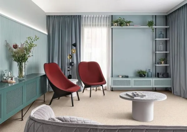 Espacio de la casa con azulejos efecto terrazo en tonos fríos, colección Frammento de Marazzi