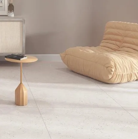 Espacio de la casa con azulejos efecto terrazo en tonos cálidos, colección Sensa de Harmony