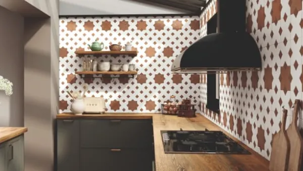 Cocina con azulejos efecto barro en tonos cálidos, colección Antico casale de Ape