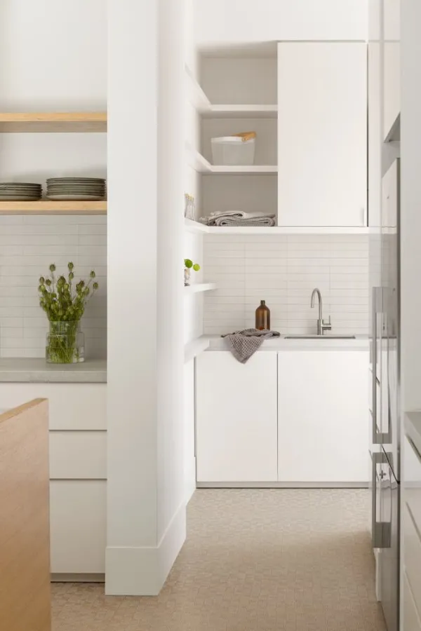 Cocina con azulejos efecto barro, colección Slow de Marazzi