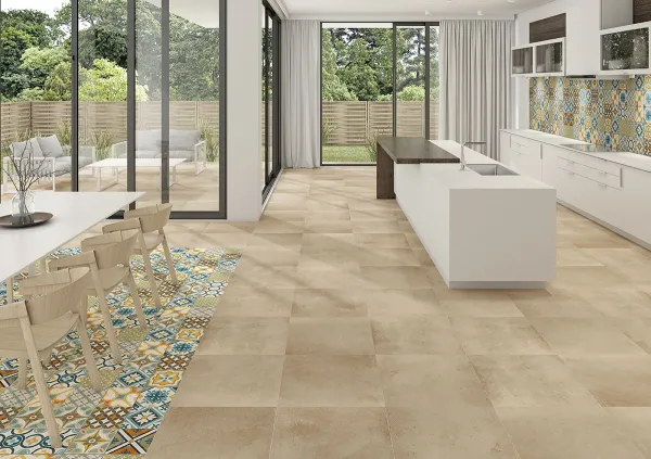 Cocina con azulejos efecto barro en tonos cálidos, colección Terracina de TAU ceràmica