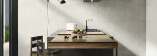 Cocina con azulejos efecto cemento en tonos neutros, colección Ama de Ape