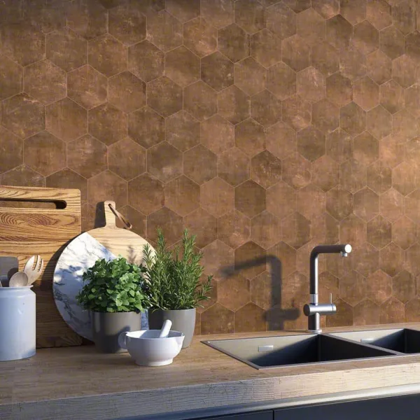 Cocina con azulejos efecto cemento en tonos cálidos, colección Chicago de Vives