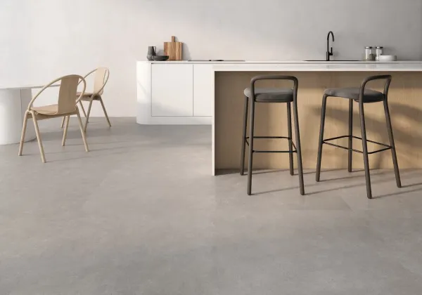 Cocina con azulejos efecto cemento, colección Concrete - solid de Argenta