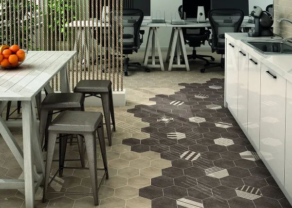 Cocina con azulejos efecto cemento en tonos neutros, colección Hexatile cement de Equipe
