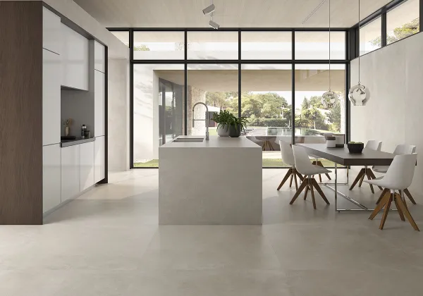 Cocina con azulejos efecto cemento en tonos neutros, colección Moher de Argenta