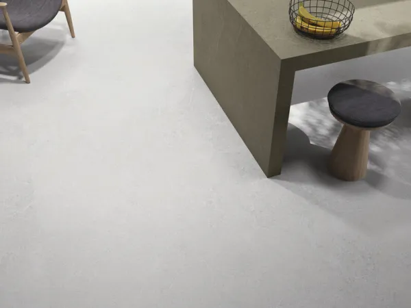 Cocina con azulejos efecto cemento en tonos neutros, colección Norwich de Cifre