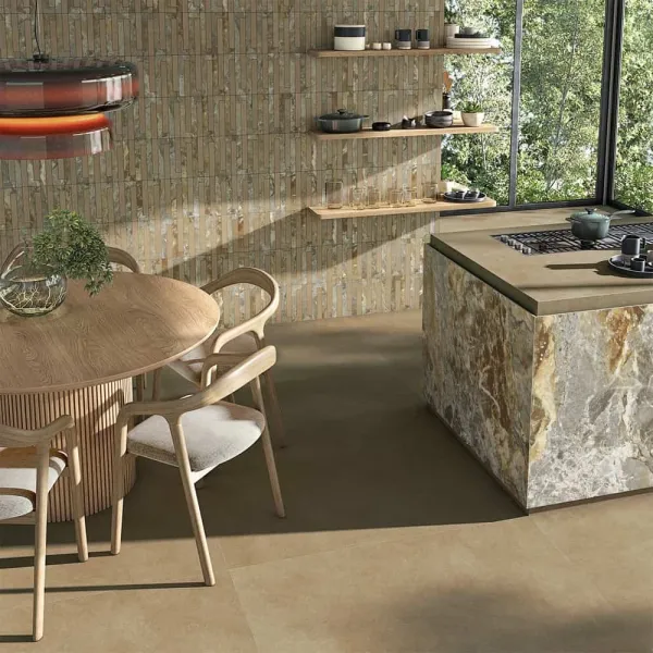 Cocina con azulejos efecto cemento en tonos cálidos, colección Tandem de Vives