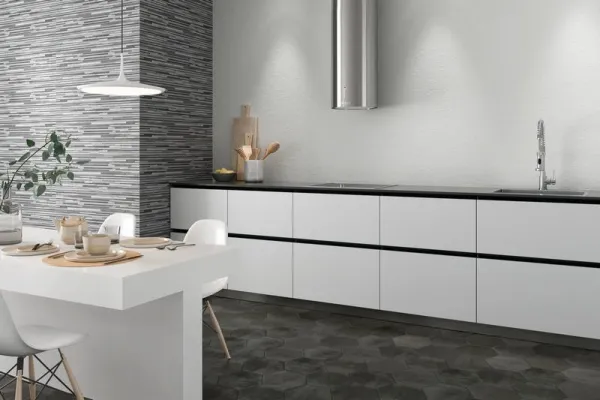 Cocina con azulejos efecto cemento en tonos neutros, colección Tex de Durstone