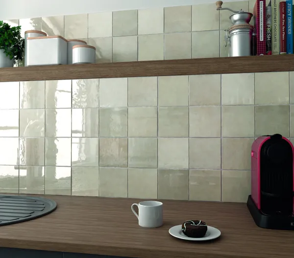 Cocina con azulejos efecto hidráulico, colección Artisan de Equipe