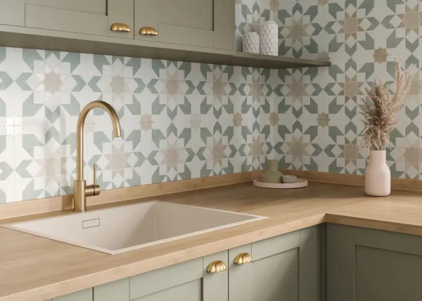 Cocina con azulejos efecto hidráulico, colección Doha de Harmony