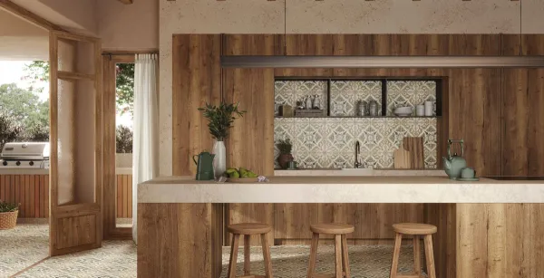 Cocina con azulejos efecto hidráulico en tonos cálidos, colección Fs 1827 de Peronda