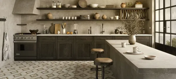 Cocina con azulejos efecto hidráulico en tonos cálidos, colección Fs workshop de Peronda