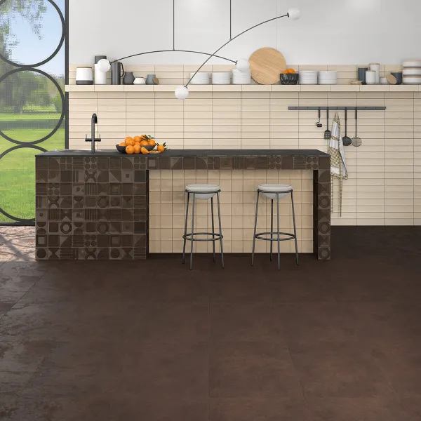 Cocina con azulejos efecto hidráulico en tonos cálidos, colección Hanami de Vives