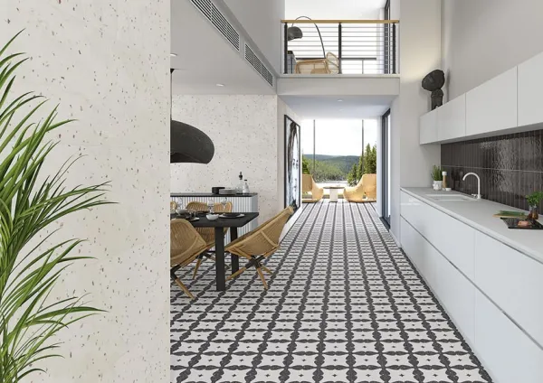 Cocina con azulejos efecto hidráulico en tonos neutros, colección Javea de Vives